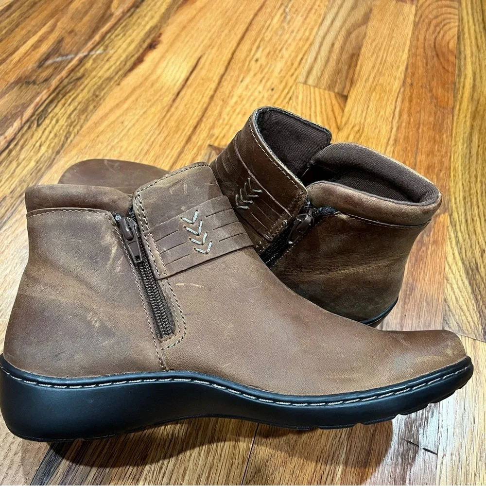 Collections by Clarks women's side zip Cora Rae Dark Tan Size 7.5‎ M Like New